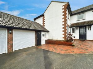 *VIEWINGS PAUSED* Falcons Way, Harnham, Salisbury, SP2 8NR