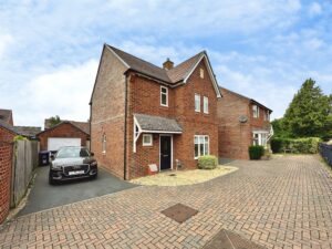 Lancelot Way, Kings Gate, Amesbury, SP4 7FZ